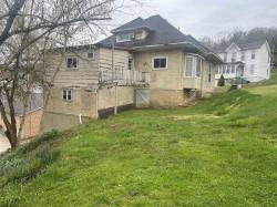 33 Wood 406 W Wood St