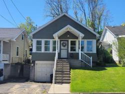 1109 Gaston